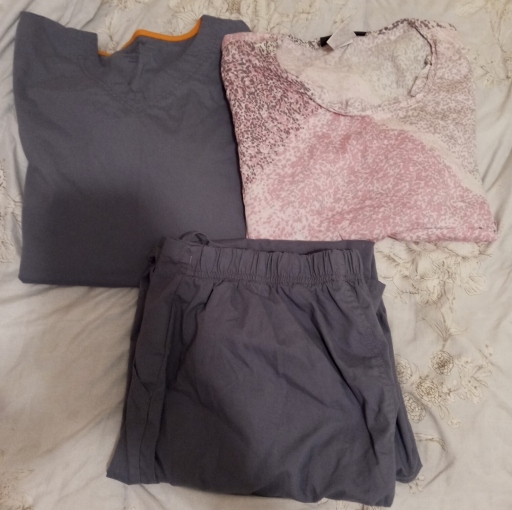 Scrub set with bonus top